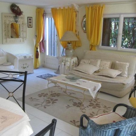 Appartement Cosy Avec Terrasse Et Parking, A 2 Pas De La Plage De Saint-Clair - Menage Inclus - Fr-1-251-12 Le Lavandou Exterior photo